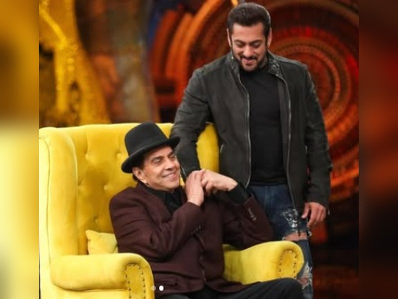 Salman Khan Breaks Down on Bigg Boss Finale Remembering Dharmendra: A Heartfelt Tribute Salman Khan Breaks Down on Bigg Boss Finale Remembering Dharmendra: A Heartfelt Tribute