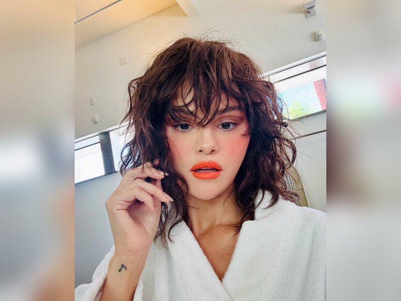 Selena Gomez Opens Up About Feeling “Vulnerable” About Her Voice in Recent Instagram Live Session