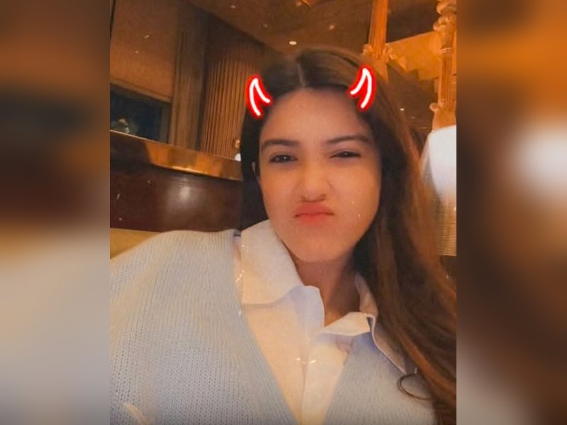 Shanaya Kapoor Shares Fun Yearbook Montage, Calls 2025 Unforgettable on Social Media