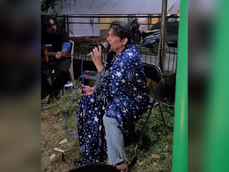 Shekhar Suman Dazzles Fans with Heartfelt Rendition of Kishore Kumar’s ‘Zindagi Ka Safar’! Shekhar Suman Dazzles Fans with Heartfelt Rendition of Kishore Kumar’s ‘Zindagi Ka Safar’!