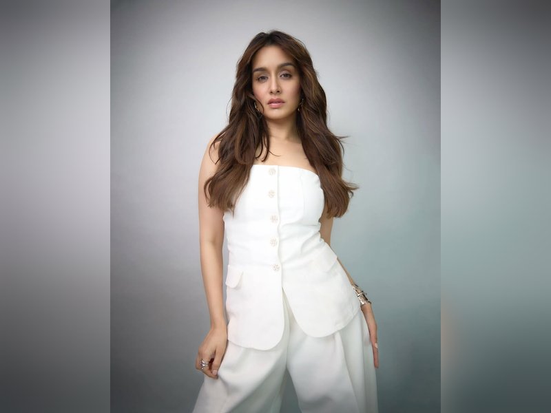 Shraddha Kapoor Wants Coffee with Amitabh Bachchan After Fan’s Sweet Note on KBC Episode Shraddha Kapoor Wants Coffee with Amitabh Bachchan After Fan’s Sweet Note on KBC Episode