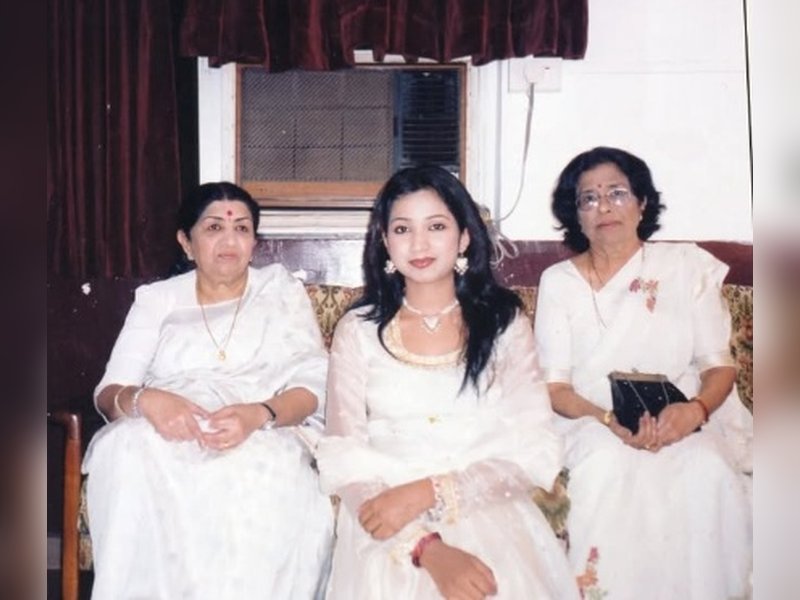 Shreya Ghoshal Remembers Lata Mangeshkar as ‘Goddess in White Saree’ in Heartfelt Tribute