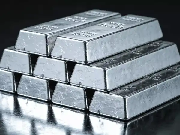 Silver Prices Drop by Rs 21,000 in an Hour After Hitting Record High of Rs 2.5 Lakh per Kg Silver Prices Drop by Rs 21,000 in an Hour After Hitting Record High of Rs 2.5 Lakh per Kg