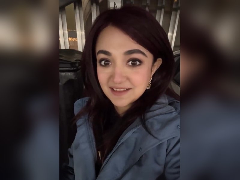Singer Monali Thakur dives into Zurich airport garbage bin to recover her lost diamond ring. Singer Monali Thakur dives into Zurich airport garbage bin to recover her lost diamond ring.