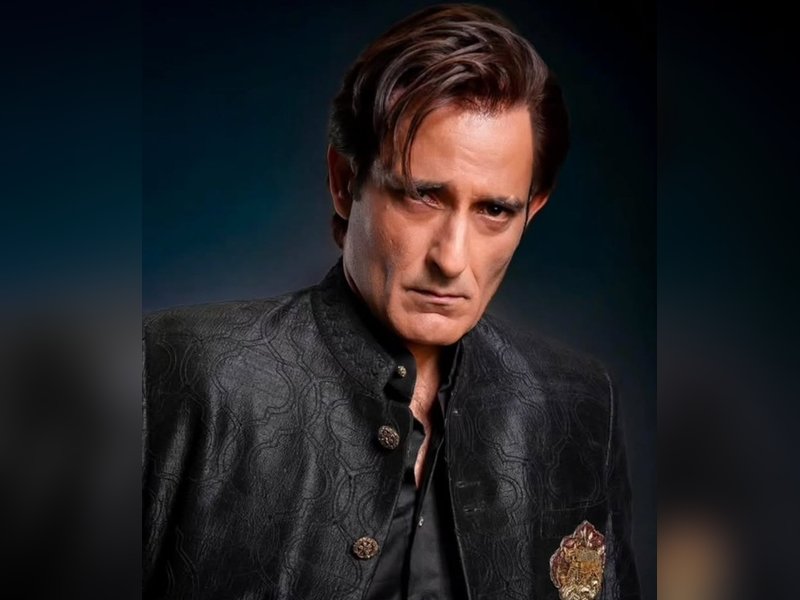 Smriti Irani praises Akshaye Khanna for exceeding expectations in Dhurandhar: ‘Give him an Oscar’