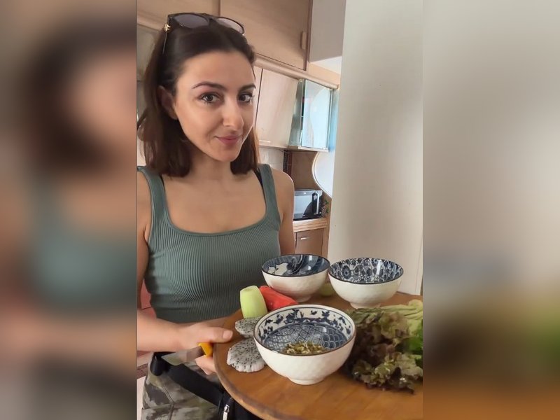 Soha Ali Khan shares her favorite green juice recipe for a healthy start to the New Year! Soha Ali Khan shares her favorite green juice recipe for a healthy start to the New Year!