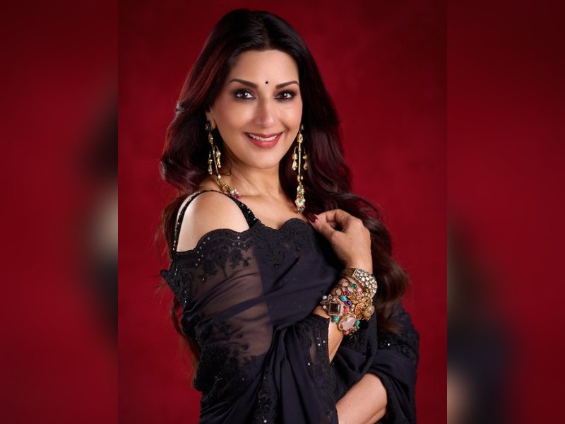 Sonali Bendre reveals she’s nothing like her character Preeti from Hum Saath Saath Hain on podcast.