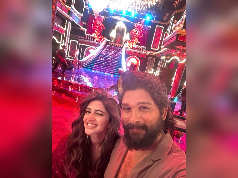 Sreeleela Shares Heartfelt Pics with Allu Arjun, Thanks Him for ‘Kissik’ in ‘Pushpa 2’!