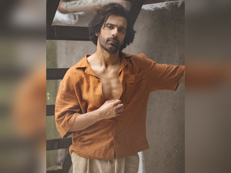 TV actor Anuj Sachdeva attacked by society member over a parking dispute. What happened?