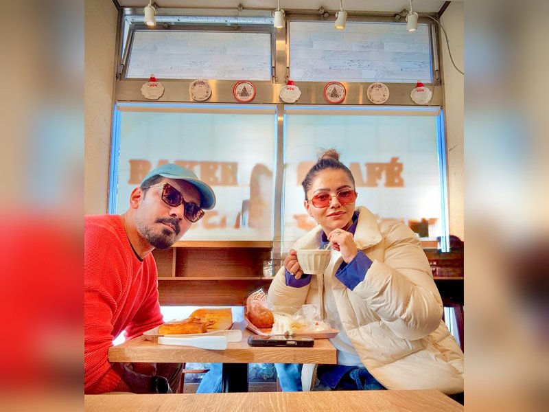 TV stars Rubina Dilaik and Abhinav Shukla amazed by Japan’s vending machine coffee during their trip. TV stars Rubina Dilaik and Abhinav Shukla amazed by Japan’s vending machine coffee during their trip.
