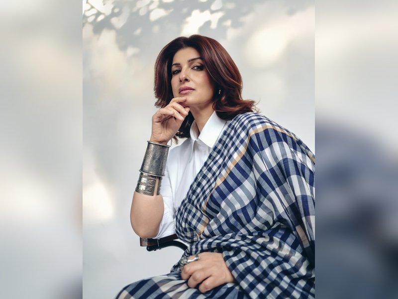 Twinkle Khanna Dazzles in Saree, Urges Fans to ‘Confuse Everyone Around You’!