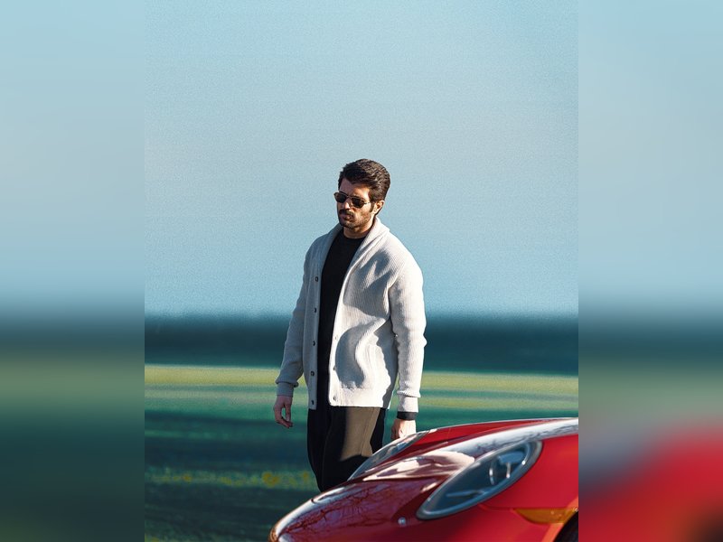 Vijay Deverakonda reacts to a fan who re-created a memorable scene from ‘Dear Comrade’ in Ladakh. Vijay Deverakonda reacts to a fan who re-created a memorable scene from ‘Dear Comrade’ in Ladakh.