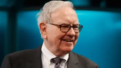 Warren Buffett Steps Back as Berkshire Hathaway Begins New Chapter