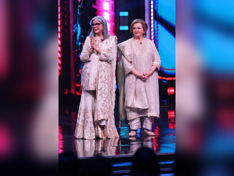 Zeenat Aman and Helen reminisce about romance and crushes on Indian Idol, sharing golden cinema tales.