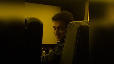 Actor Pratik Gandhi Rings in 2026 by Watching Classic Film “Sholay” with Family on New Year’s Eve