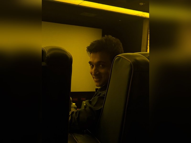 Actor Pratik Gandhi Rings in 2026 by Watching Classic Film “Sholay” with Family on New Year’s Eve