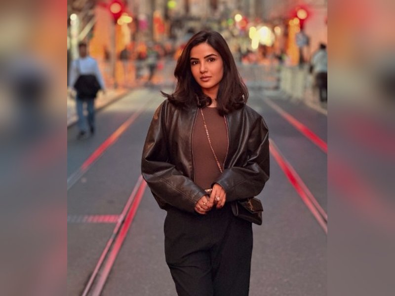Actress Jasmin Bhasin Welcomes New Year with a Heartfelt Note on Freedom and Self-Connection Actress Jasmin Bhasin Welcomes New Year with a Heartfelt Note on Freedom and Self-Connection