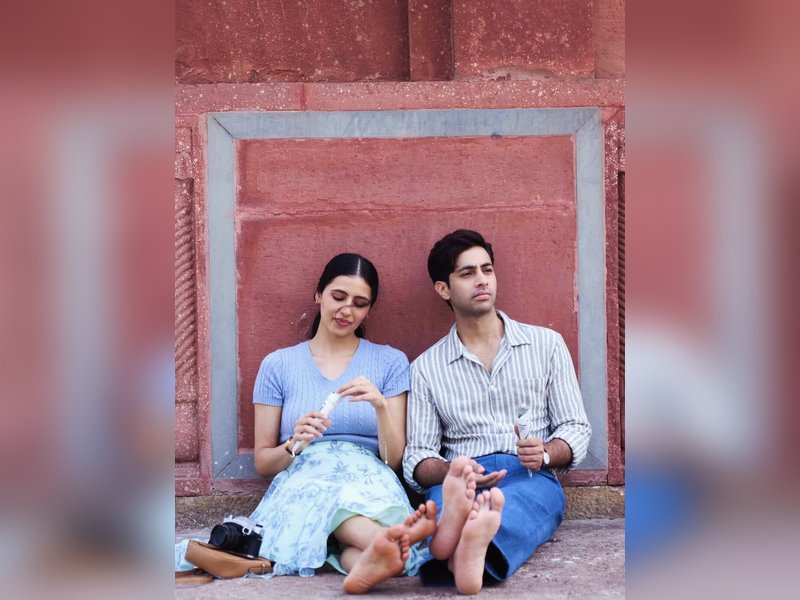 Akshay Kumar’s niece Simar Bhatia debuts in Bollywood with “Ikkis” and shares her gratitude for 2026.