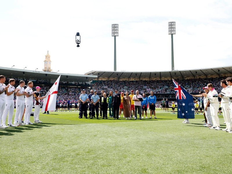 Australia, England honor Bondi shooting victims and first responders at SCG match