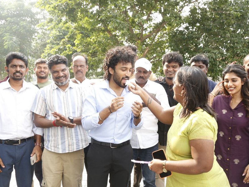 Chennai film crew wraps up shooting for romantic drama featuring Bigg Boss star Vikraman. Chennai film crew wraps up shooting for romantic drama featuring Bigg Boss star Vikraman.