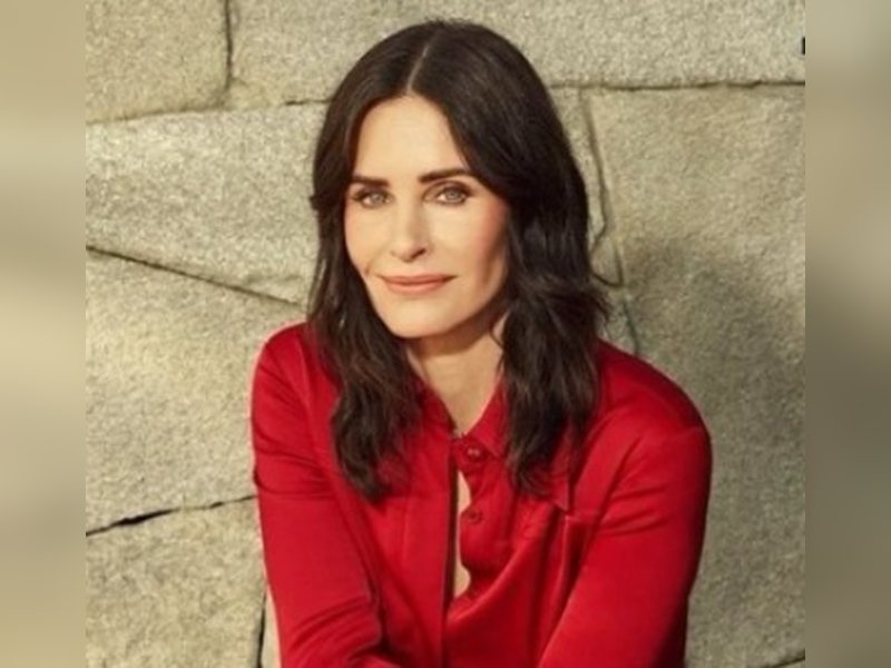 Courtney Cox reveals her reason for doing a tampon ad early in her career and its surprising impact.