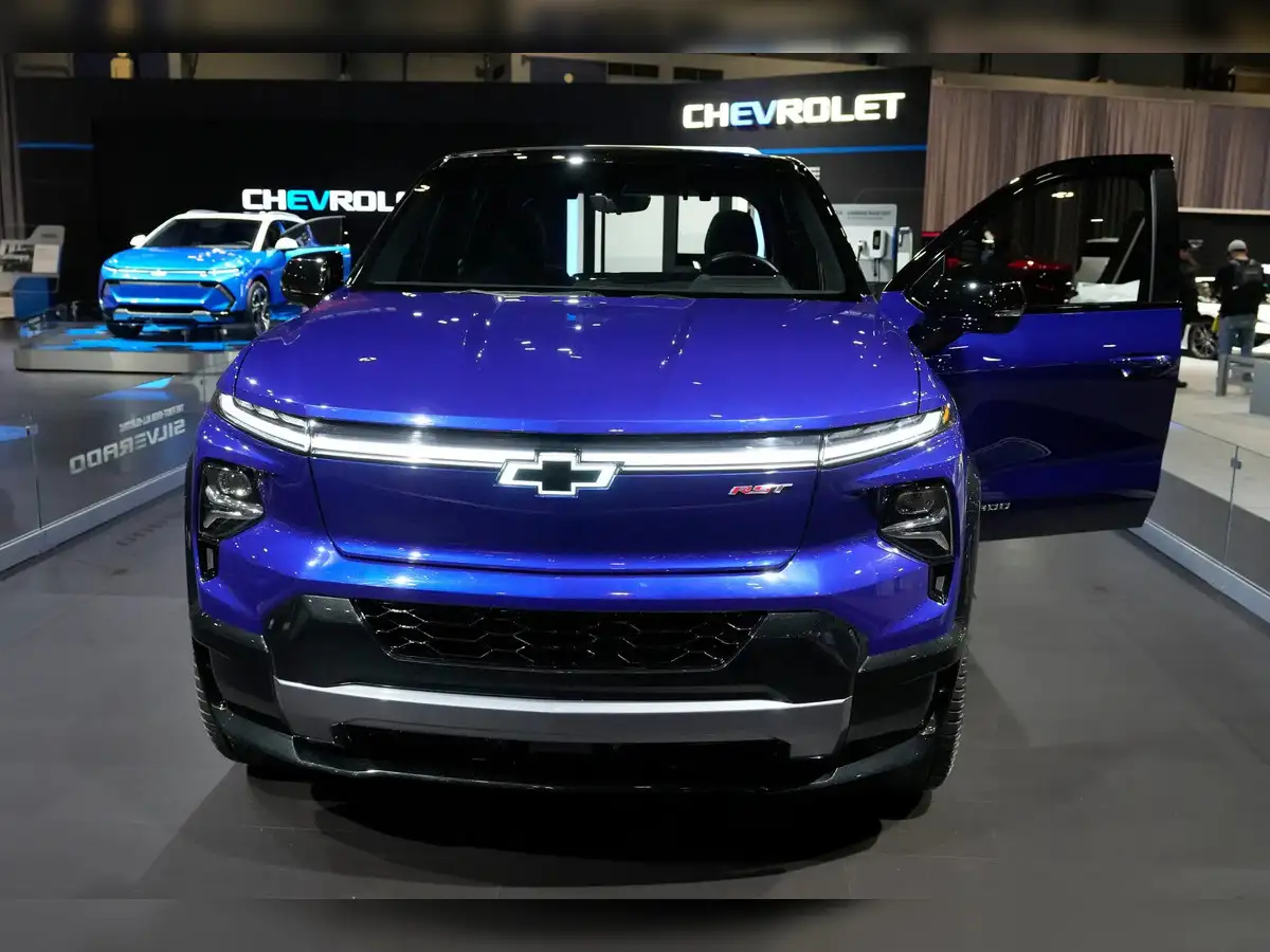 GM Tackles  Billion in Costs as EV Incentives Drop and Emission Rules Relax
