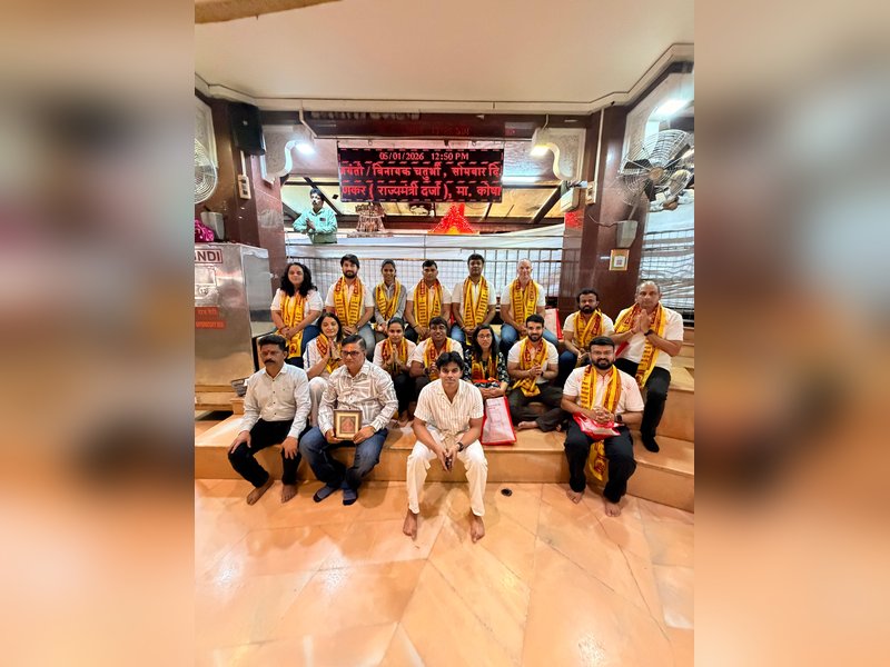 Gujarat Giants visit Siddhivinayak Temple in Mumbai for blessings ahead of WPL 2026