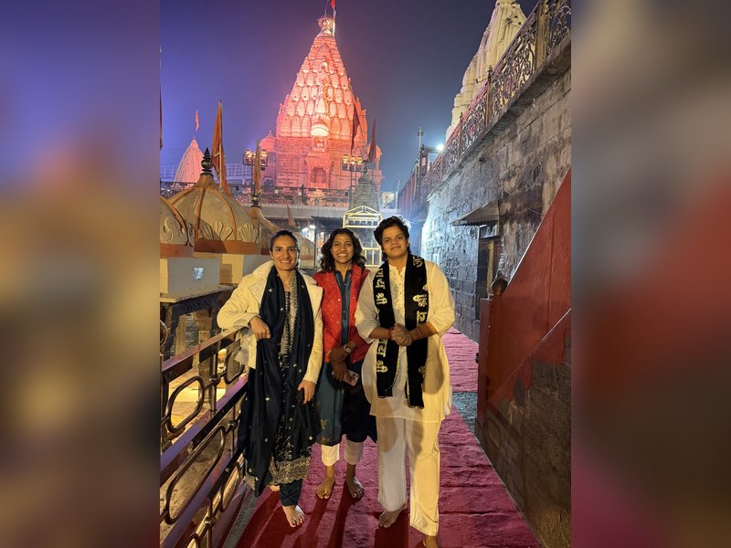 Indian women’s cricket team starts 2026 with Lord Mahakal’s blessings