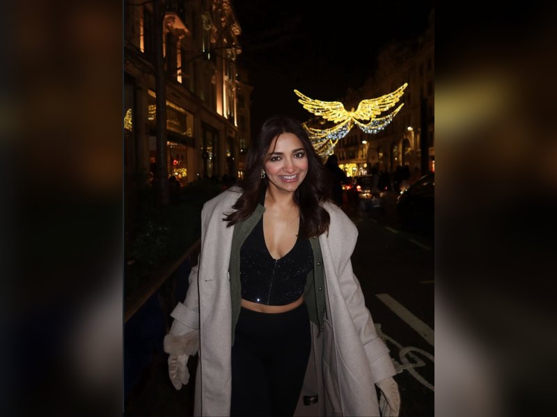 Mumbai Actress Jiya Shankar Sparks Curiosity After Sharing Romantic Photo with a Mystery Man
