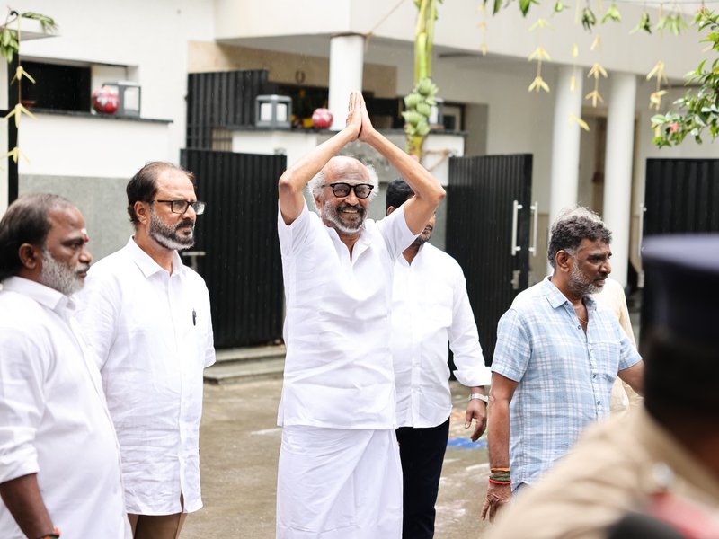 Rajinikanth Wishes Fans a Happy New Year with Iconic ‘Muthu’ Clip amid Celebrations at Home