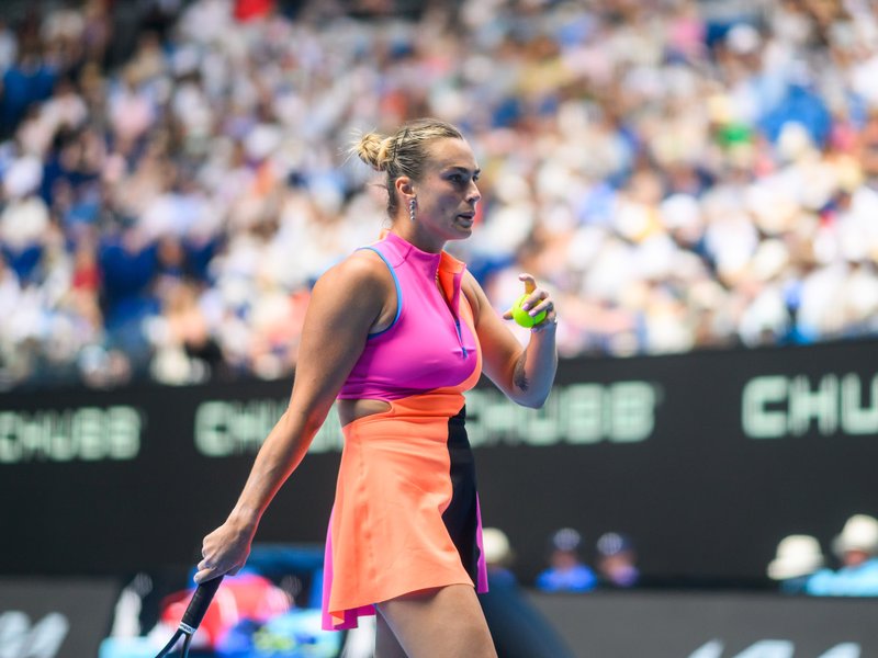 Sabalenka comfortably advances to third round of Australian Open