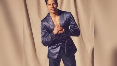 Sidharth Malhotra shares 2025 highlights, including family moments and personal growth as he welcomes 2026.