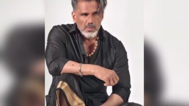 Suniel Shetty wishes Farah Khan a joyful 61st birthday, celebrating her timeless energy and authenticity.
