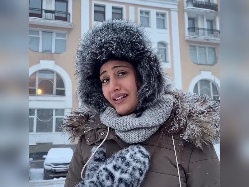Surbhi Chandna Craves Vada Pao After 15 Days Abroad, Shares Love for Mumbai in Instagram Post