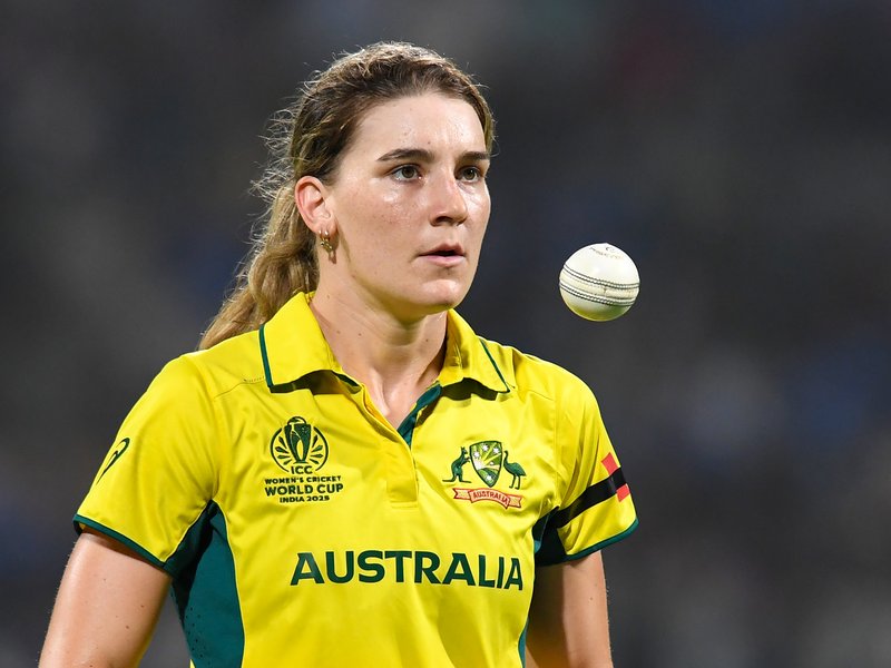 Sutherland overtakes Deepti to take the lead in T20I bowler rankings