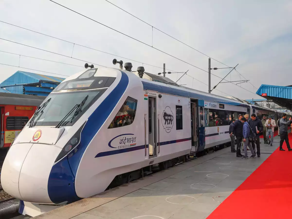 Vande Bharat Sleeper Train Launch in January: Routes, Fares, and Features Revealed by Ashwini Vaishnaw