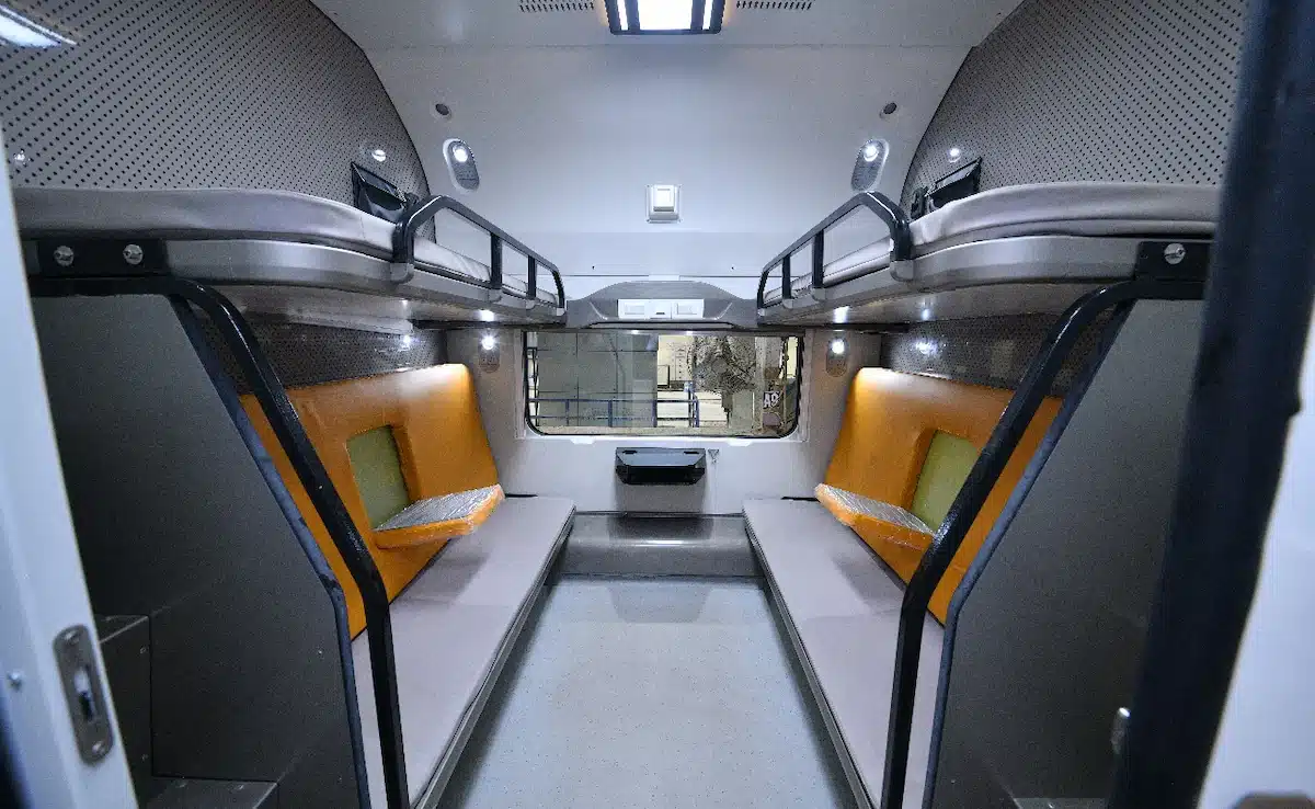 Vande Bharat Sleeper Unveiled: Rail Minister Vaishnaw Highlights New Seats and Washrooms